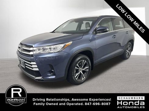 Used 2019 Toyota Highlander LE AWD/4WD image 1