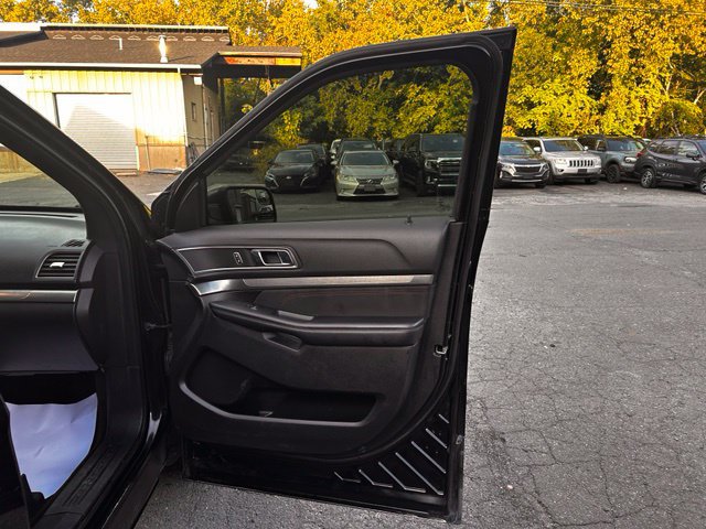 Used 2018 Ford Explorer XLT w/ XLT Appearance Package AWD/4WD image 11
