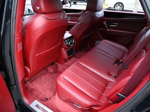 Used 2019 Bentley Bentayga AWD/4WD image 33