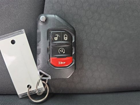 Used 2018 Jeep Wrangler Unlimited Rubicon w/ Dual Top Group image 36