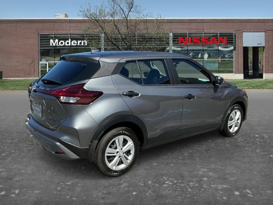 Certified 2025 Nissan Kicks Play S FWD image 4