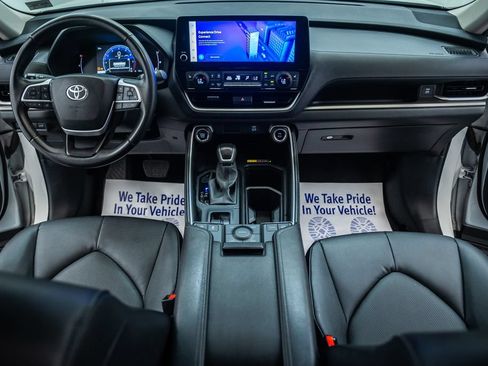 Certified 2025 Toyota Grand Highlander AWD image 24