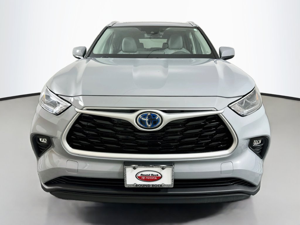 Used 2023 Toyota Highlander Bronze Edition FWD image 2
