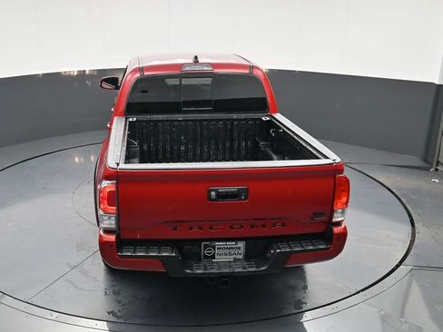 Used 2022 Toyota Tacoma TRD Off-Road image 31