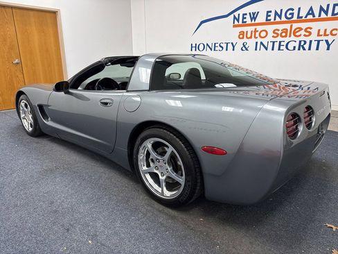 Used 2004 Chevrolet Corvette Coupe w/ Preferred Equipment Group image 12