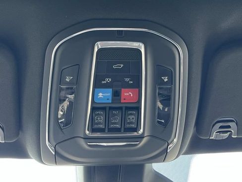 Used 2024 Jeep Wagoneer Series III w/ Premium Group I AWD/4WD image 42