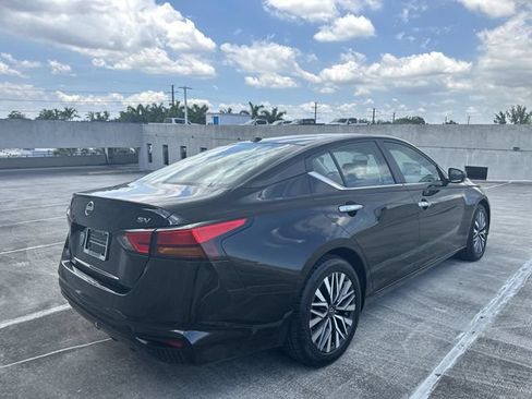 Used 2024 Nissan Altima 2.5 SV FWD image 40
