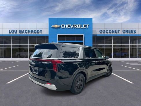 Used 2025 Kia Carnival FWD image 8