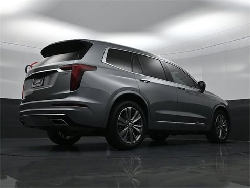 Used 2025 Cadillac XT6 Premium Luxury image 31