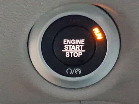 Used 2023 Chrysler Pacifica Touring-L image 27