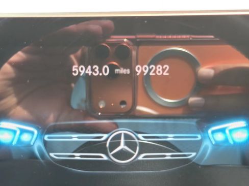 Used 2021 Mercedes-Benz GLA 250 4MATIC w/ Premium Package image 16