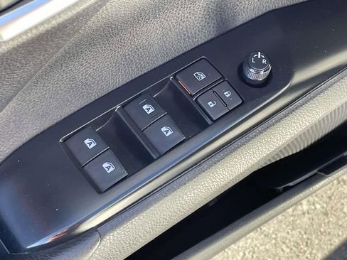 Used 2019 Toyota Camry SE image 16