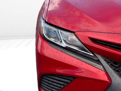 Used 2020 Toyota Camry SE FWD image 9