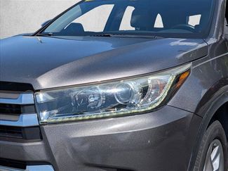 Used 2018 Toyota Highlander Limited FWD video 2