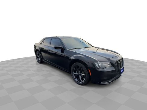Used 2023 Chrysler 300 Touring w/ Sport Appearance Package image 2