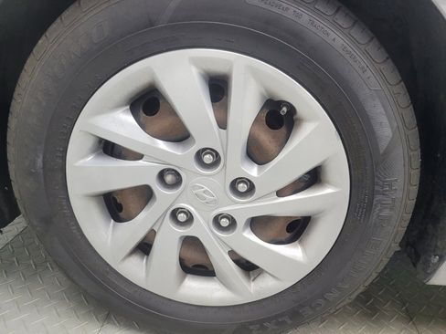 Used 2019 Hyundai Elantra SE w/ Cargo Package FWD image 31