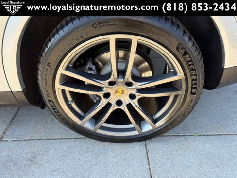 Used 2021 Porsche Cayenne AWD/4WD image 13