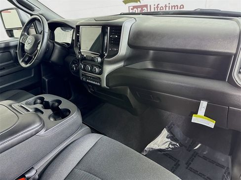 Used 2024 RAM 2500 Tradesman w/ Chrome Appearance Group image 32