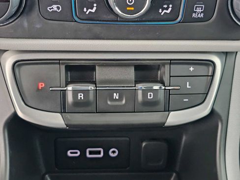 Used 2023 GMC Terrain SLE w/ Driver Convenience Package image 30