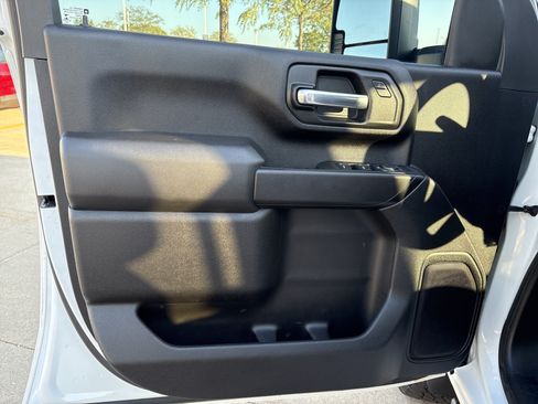 Used 2022 Chevrolet Silverado 2500 Custom w/ Custom Convenience Package AWD/4WD image 11
