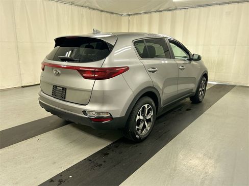 Used 2020 Kia Sportage LX image 2