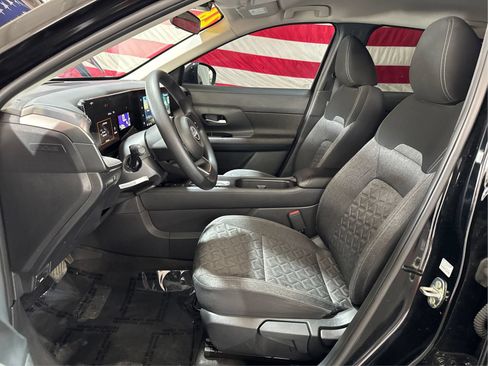 Used 2026 Nissan Kicks SV FWD image 9