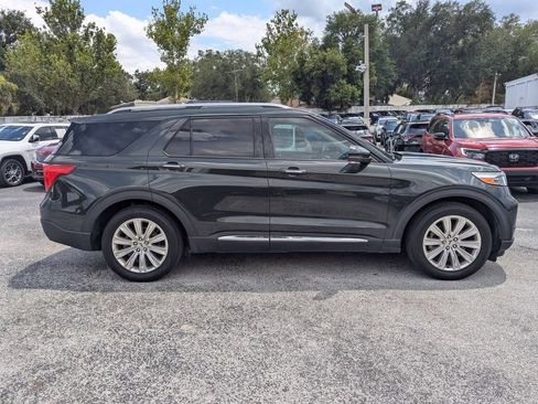 Used 2022 Ford Explorer Limited w/ Limited Technology Package RWD image 3