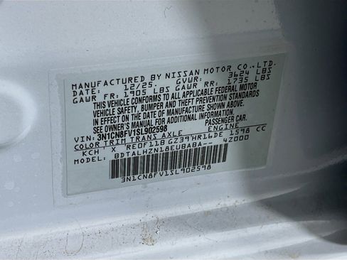 New 2025 Nissan Versa SR w/ Trunk Package FWD image 34
