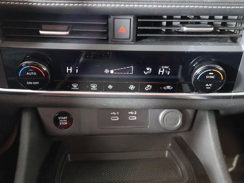 Used 2024 Nissan Rogue SV image 41