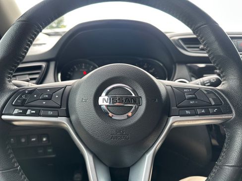 Used 2019 Nissan Rogue SV FWD image 18