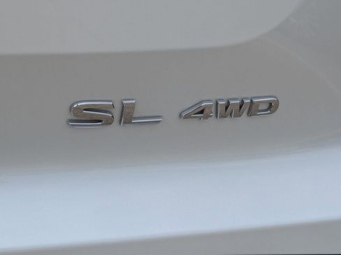 Used 2025 Nissan Pathfinder SL AWD/4WD image 8