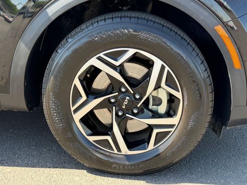 Used 2025 Kia Sportage LX image 10