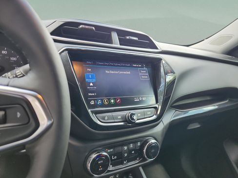 Used 2022 Chevrolet TrailBlazer LT w/ Premium Seating Package FWD image 12