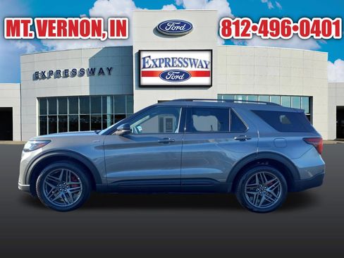 Used 2025 Ford Explorer ST-Line w/ ST-Line Street Pack image 9