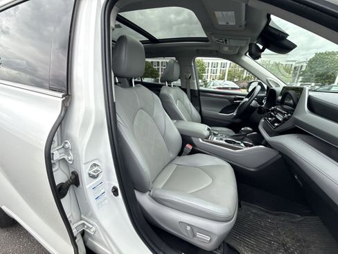 Used 2022 Toyota Highlander Platinum AWD/4WD image 25