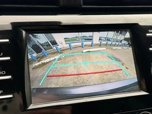 Used 2019 Toyota Camry SE w/ Carpet Mat Package image 17