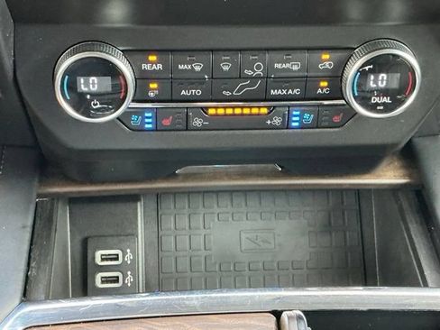 Used 2019 Ford Expedition Platinum RWD image 30