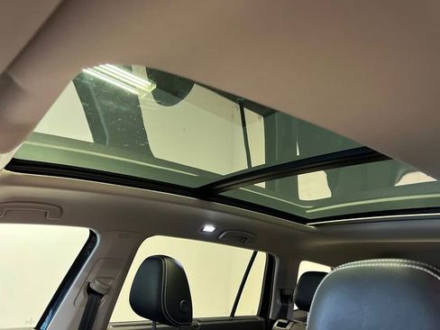 Certified 2025 Volkswagen Atlas SE FWD image 29