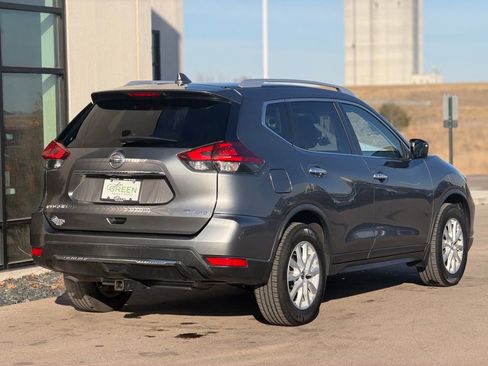 Used 2018 Nissan Rogue SV w/ Sun & Sound Touring Package image 5
