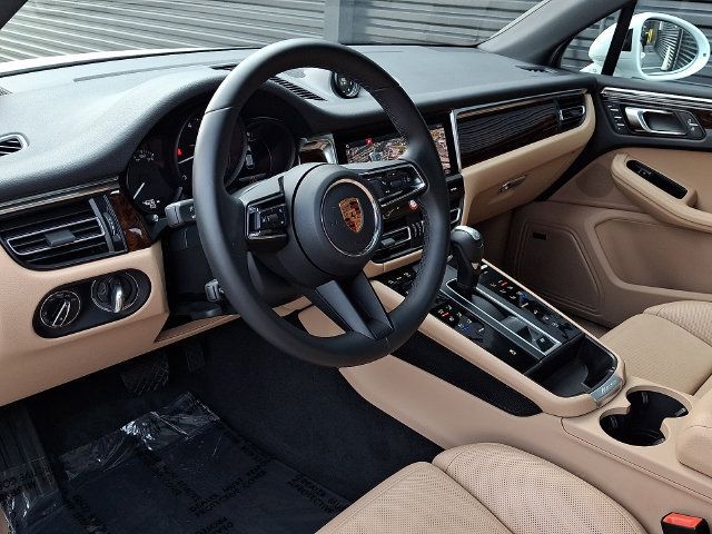 Certified 2026 Porsche Macan AWD/4WD image 4