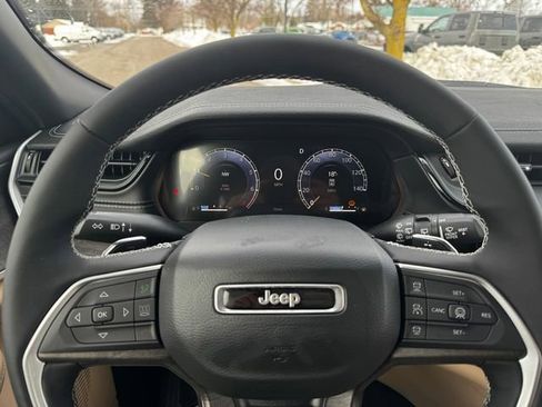 New 2026 Jeep Grand Cherokee Limited w/ Luxury Tech Group II image 25