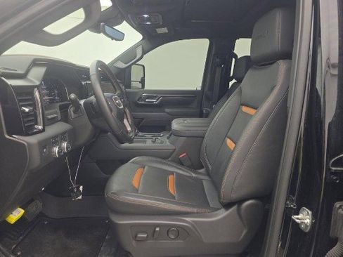 Used 2025 GMC Sierra 2500 AT4 w/ AT4 Premium Plus Package AWD/4WD image 8