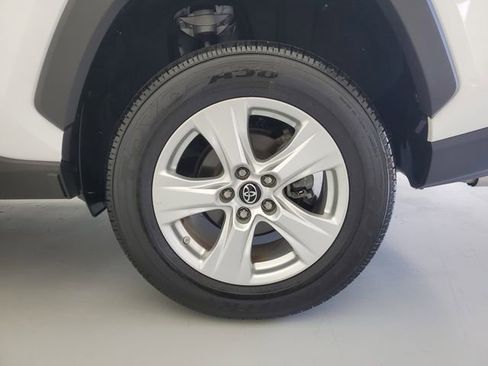 Used 2021 Toyota RAV4 LE AWD/4WD image 10