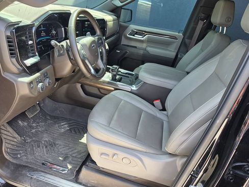 Used 2025 Chevrolet Silverado 1500 LT Trail Boss w/ Convenience Package II AWD/4WD image 10