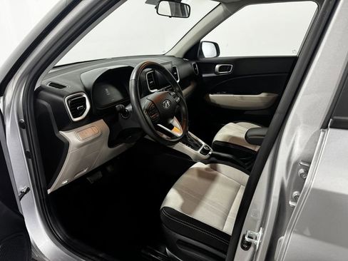 Used 2025 Hyundai Venue SEL FWD image 14