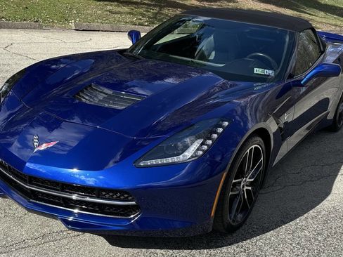 Used 2017 Chevrolet Corvette Stingray 2dr Convertible w/1LT image 1