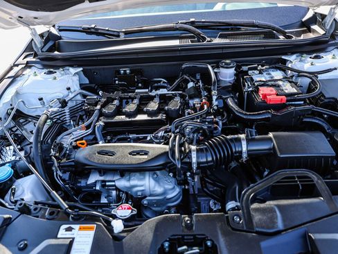 Used 2025 Honda Accord SE image 19