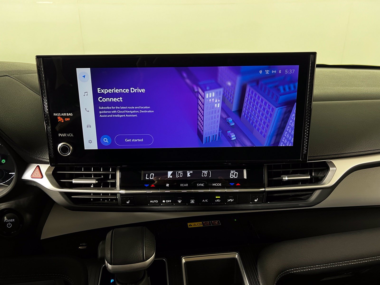 Certified 2025 Toyota Sienna XLE FWD image 17