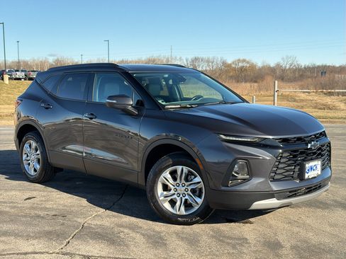 Used 2022 Chevrolet Blazer LT w/ LPO, Black Accent Package FWD image 5