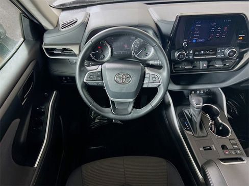 Certified 2023 Toyota Highlander LE image 20